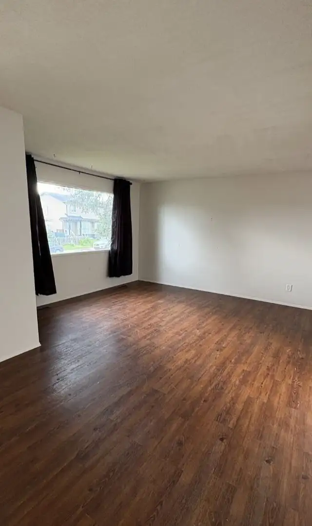 3 bedroom duplex west side with yard