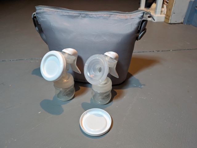 Philips Avent Manual Breast Pump Set with Carrying Bag in Feeding & High Chairs in Kitchener / Waterloo