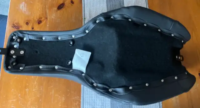 Dyan Saddlenman Seat Brand New Never used in Street, Cruisers & Choppers in Kawartha Lakes - Image 6