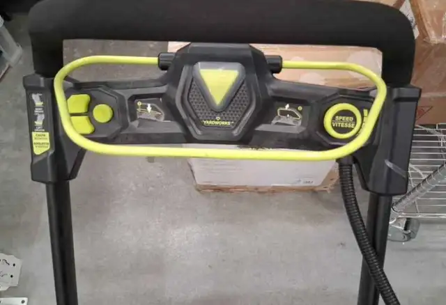 Yardworks 21-inch cordless snowblower in excellent condition in Snowblowers in Barrie - Image 5