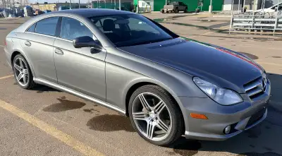 This is a beautiful, perfectly maintained Benz. Have all service records from new. Brand new tires l...