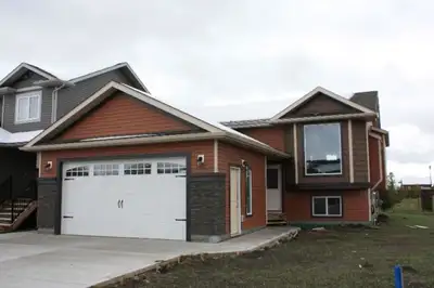 3 Bedroom 2 Bathroom UPPER UNIT SUITE - WESTGATE