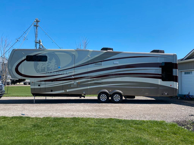 2014 redwood 36RL like new in Travel Trailers & Campers in Norfolk County