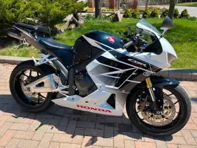 2016 Honda CBR 600rr (ABS) with 11,900KM Bike runs great and sounds awesome, has many addons/upgrade...