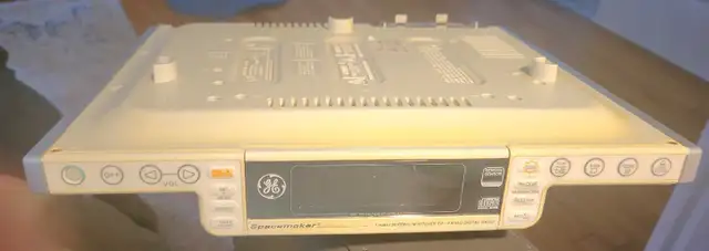 GE Spacemaker Under Cabinet Radio ,CD Player