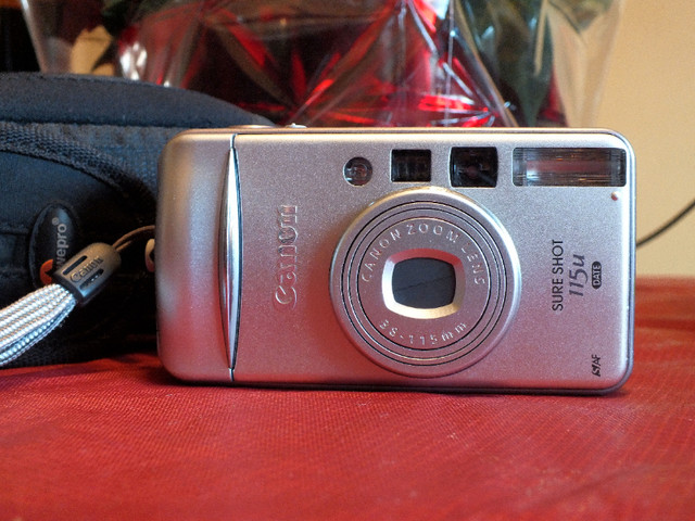 Retro Canon 115u super zoom 35mm FILM camera. Tested OK! in Cameras & Camcorders in St. Catharines