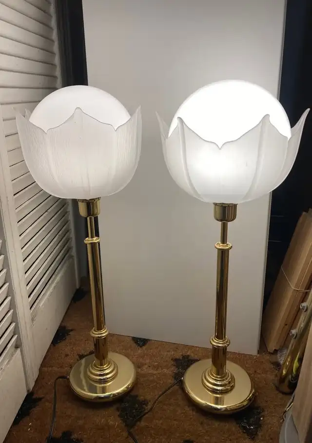 2 Mid Century 80s Table Lamp Set with Opaque Murano Glass Globe in Indoor Lighting & Fans in City of Montréal - Image 5