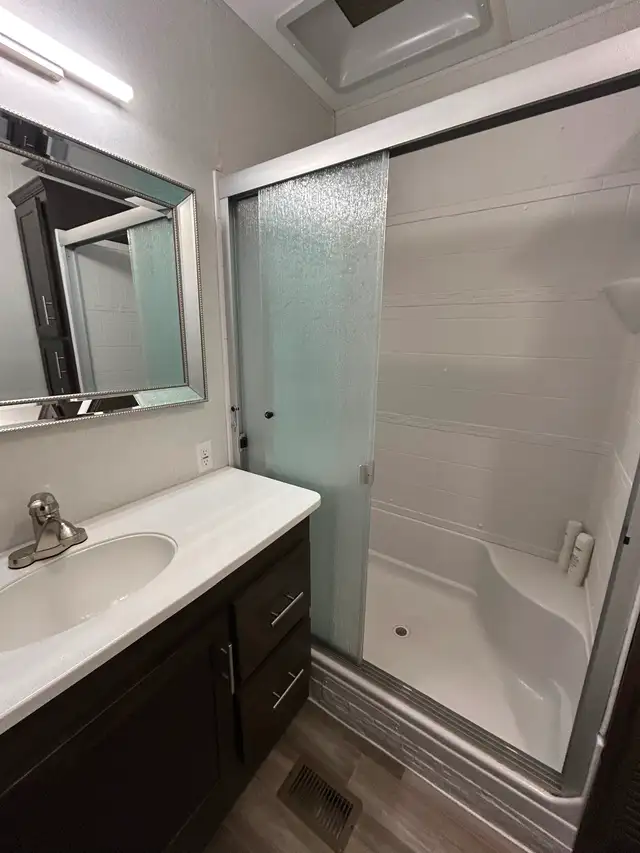Beautifully Maintained Seasonal Trailer. in Houses for Sale in Kitchener / Waterloo - Image 8
