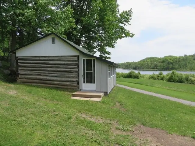 FERGUSON LAKE CABINS, Calabogie, Cottage Vacation Rental in Ontario in Canada - Image 3