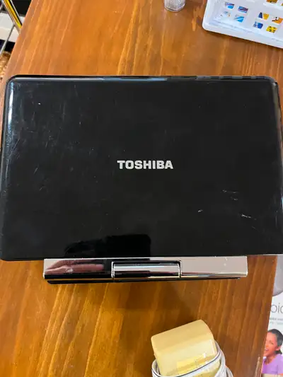 Ahuntsic lecteur DVD Toshiba portatif, écran 9'' 50$ Se trouvent dans ahuntsic, waverly et boul goin...