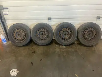 4 jante 14" (pneu fini 4/32) Bolt pattern 4x100 Était sur Honda fit 2007 Les 4 pour 80$