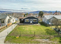 5833 Okanagan St, Oliver, BC - Perfect starter/income home
