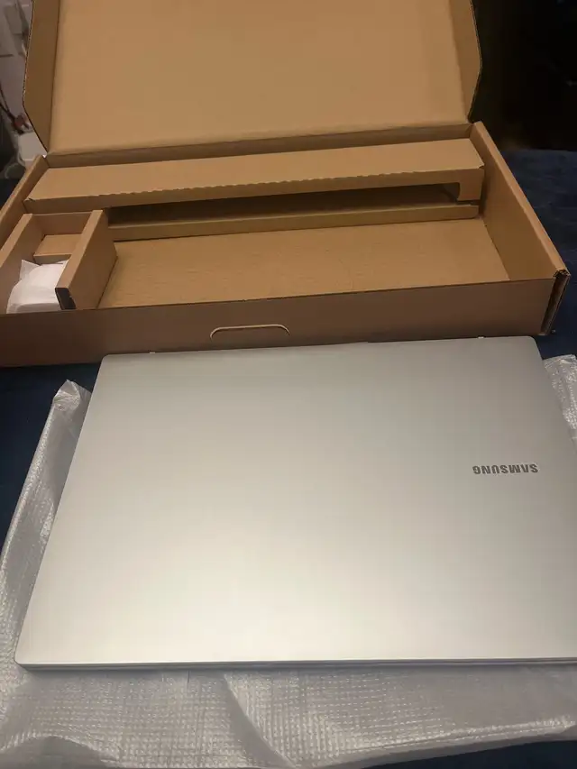 Samsung galaxy go laptop562453706577684483