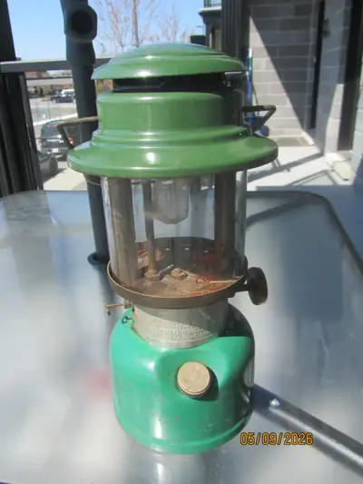 Lanterne Coleman //Coleman lantern, View more