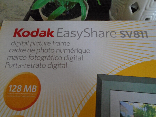 Kodak Digital Photo Frame in Cameras & Camcorders in Belleville - Image 2