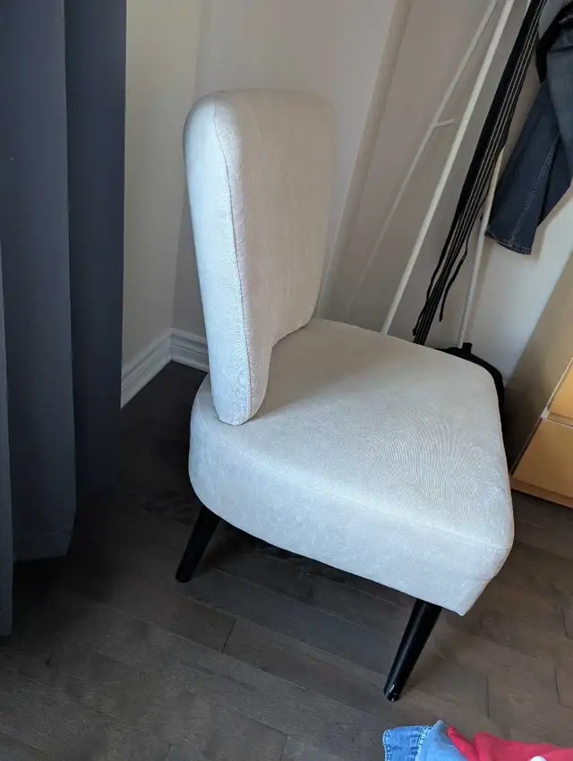 chaisse style canapé in Chairs & Recliners in Longueuil / South Shore - Image 4