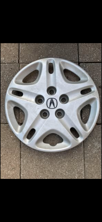 Enjoliveur original Acura 15 pouces . 60$ pour les 4.