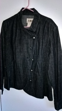 Ladies light 100% Cotton Jean Jacket – Size L - NEW