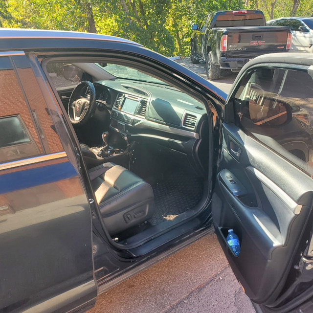 Toyota highlander 2018 in Cars & Trucks in City of Toronto - Image 3