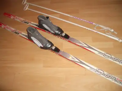 Lot:  ski de fond  SALOMON _  182 cm + bottes 7-8 US  + poles, View more