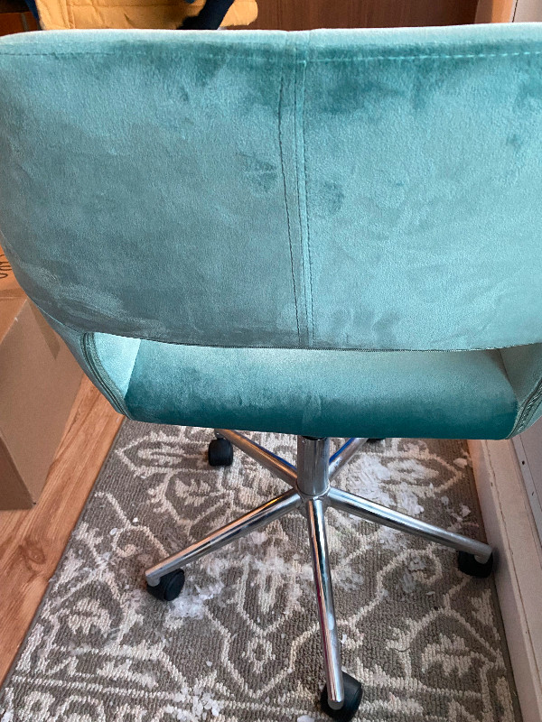 Chaise de bureau bleu turquoise Wayfair PRESQUE NEUVE! dans Chaises, Fauteuils inclinables  à Granby - Image 3