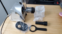KOTLIE masticating juicer uses slow speed squeezing technology
