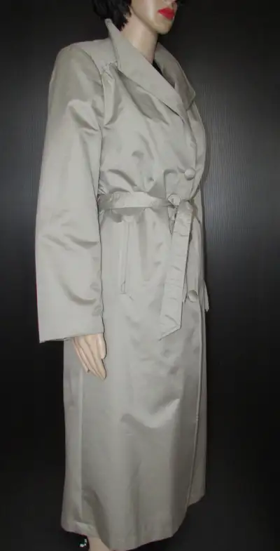 JOLI TRENCH BEIGE /FOURRURE D'OPOSSUM RASÉ ENLEVABLE. BUSTE 38, View more