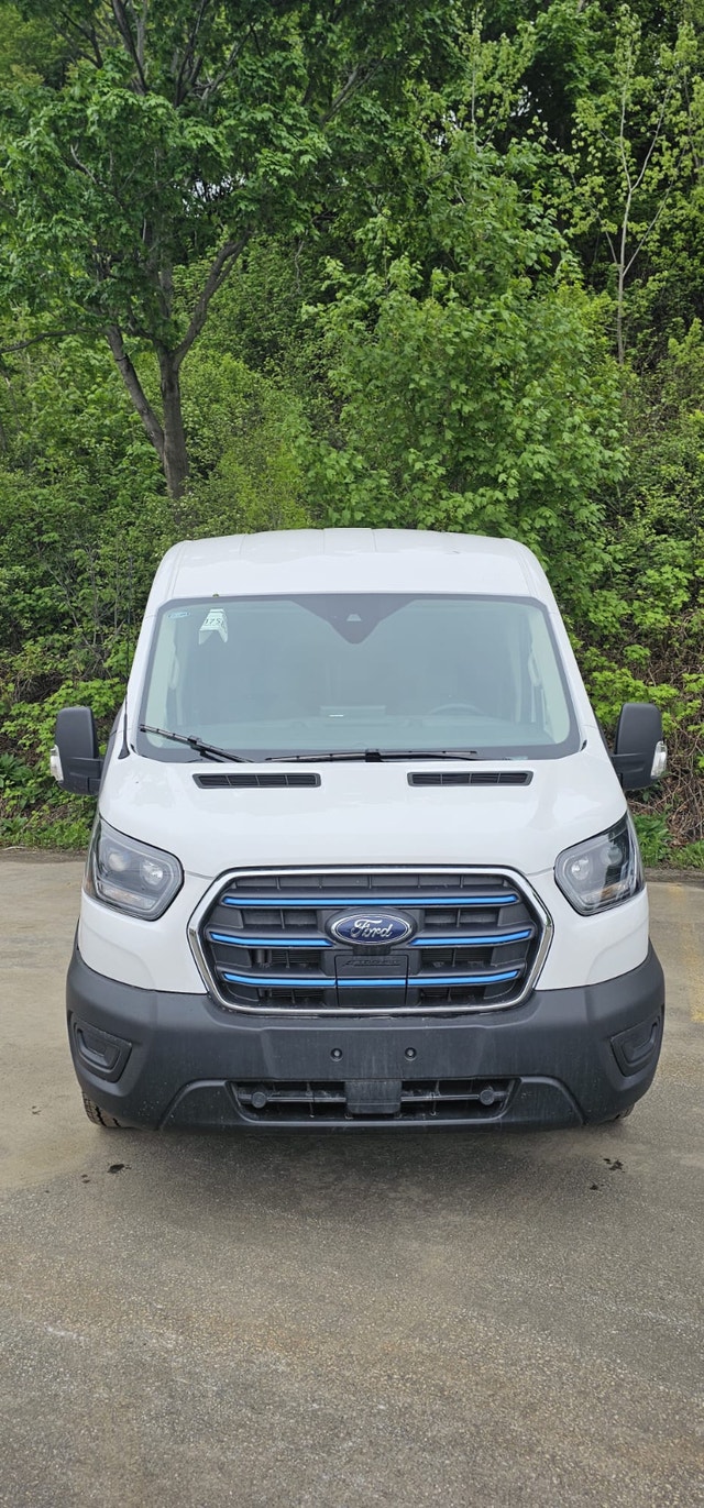 ⚡ Transfert de bail — Ford E-Transit 2025 ÉLECTRIQUE | 123 km