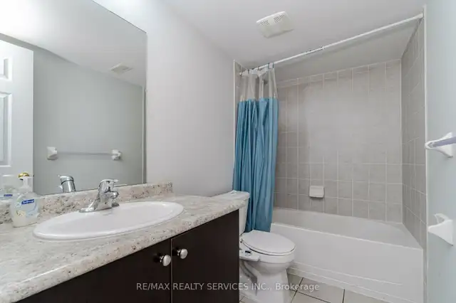 1 Private Room Available for Male at Brampton62864754381313123