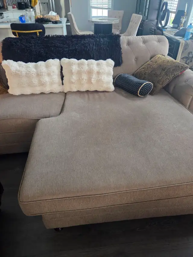 Sofa537990032807045122