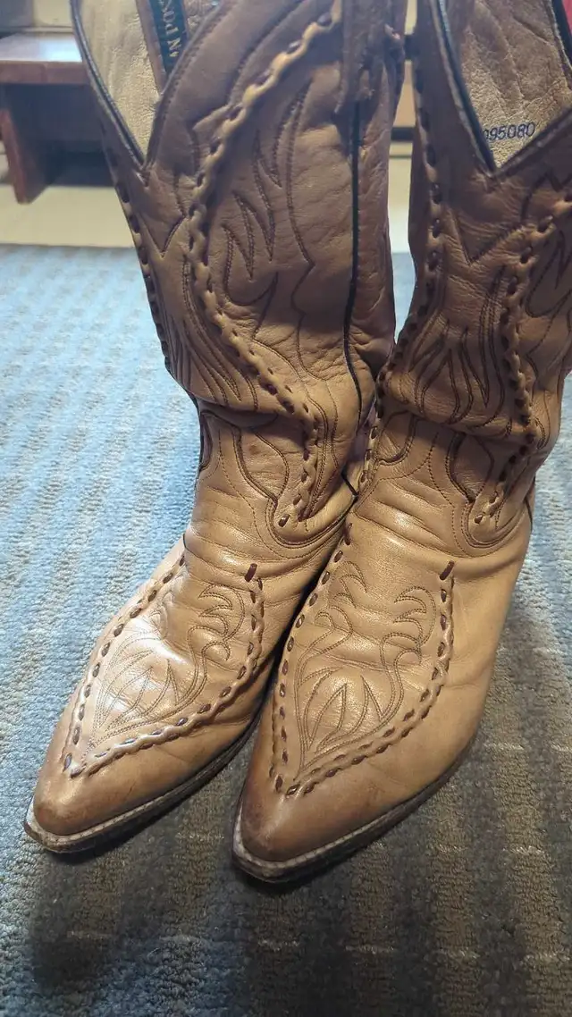 Size 8, E, Cowboy Boots in Men's Shoes in Peterborough - Image 2