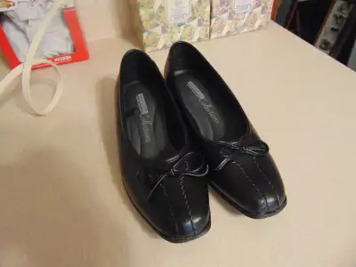 LADIES NEW TENDER TOOTSIES SHOES SIZE 7W  BLACK, View more