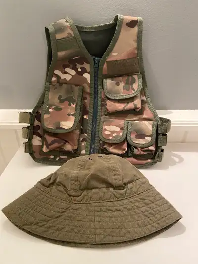 Tactical military vest size small Oxford cloth, lots of pockets, adjustable Hat is cotton canvas Per...