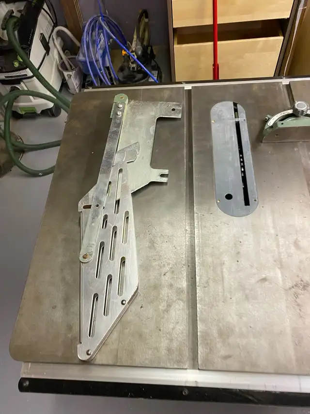General table saw in Power Tools in Oakville / Halton Region - Image 3