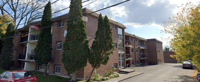 Located in west end of Belleville, in secured 3 level building 2 bedroom, 1 bath in basement. 1 park...