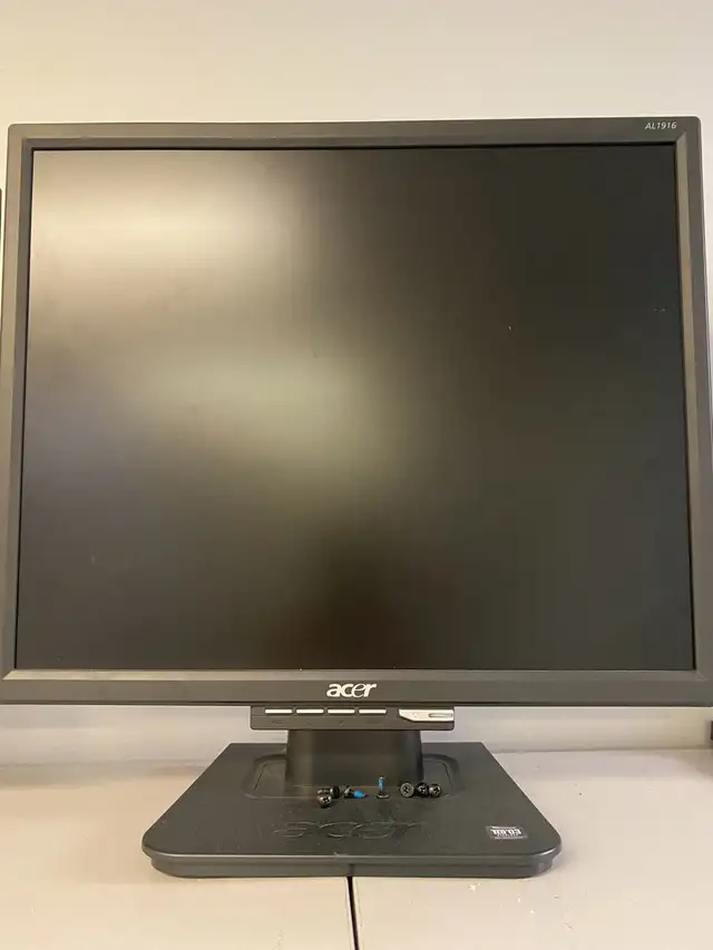 computer acreens in Other in City of Montréal - Image 4