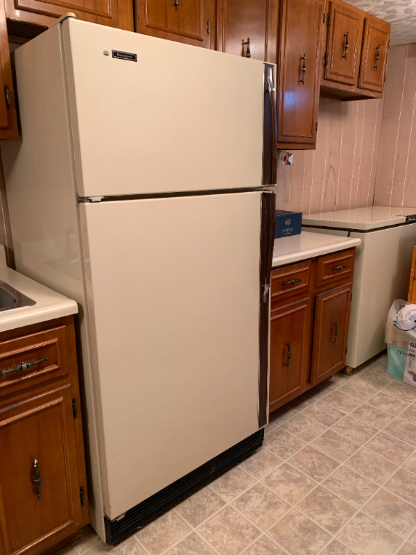 Kenmore Refrigerator Size 32”W x 65 ½”H x 27 ½”D - Moving Sale dans Vaisselle et articles de cuisine  à Ville de Montréal
