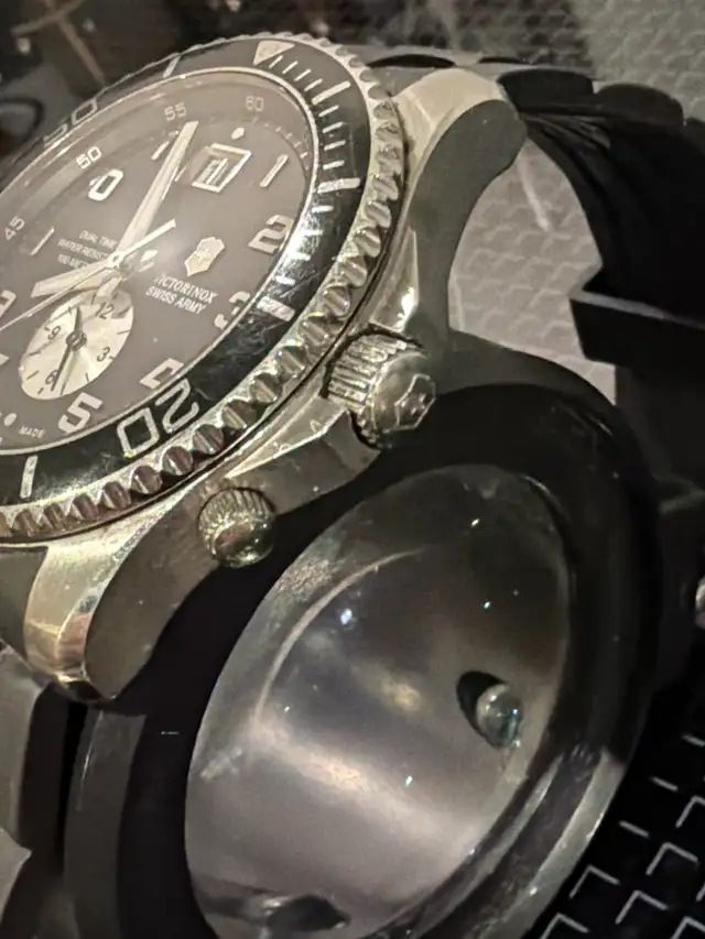 Victorinox Swiss Army Maverick GS Dual Time Men's Watch in Jewellery & Watches in City of Montréal - Image 4