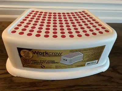 This Workcrew small step stool is perfect for kids who need a little boost! It’s in great condition...