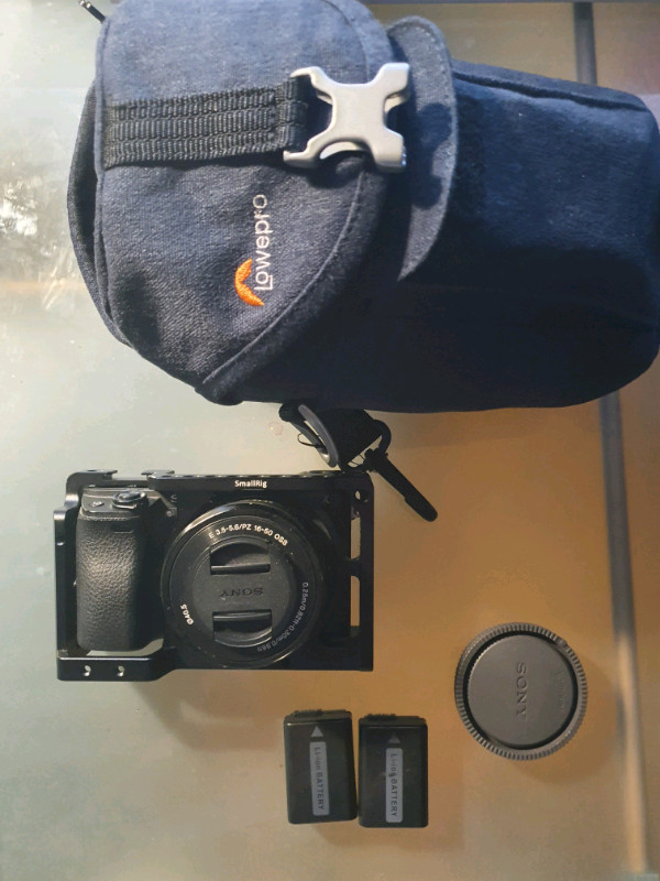 Sony A6300 ( low shutter) + lens + cage + case dans Appareils photo et caméras  à Ville de Montréal - Image 2