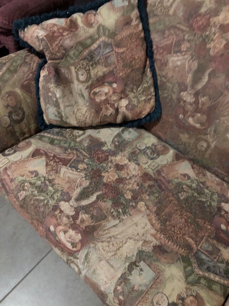 Comfy furniture Chairs & Recliners Swift Current Kijiji