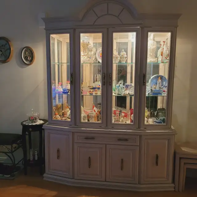 Solid Wood Dining Room Cabinet + Table & 6 Chairs Flash Sale in Dining Tables & Sets in Markham / York Region - Image 3