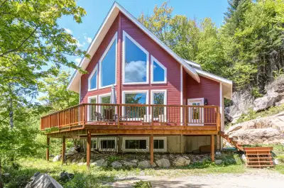 Chalet à louer dans Les Laurentides. Dispo à partir du 24 mai!