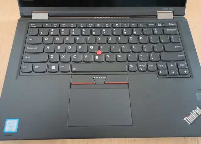 Lenovo ThinkPad Yoga x380 13.3" 2-in-1 Laptop/Tablet convertible in Laptops in City of Montréal - Image 4