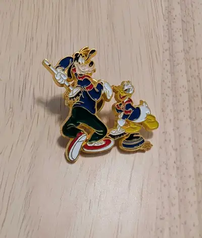 Goofy and Donald Duck Curling Pin, View more