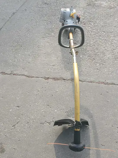 Ryobi 25cc gas powered grass trimmer runs great please contact Trent 780 999 9749