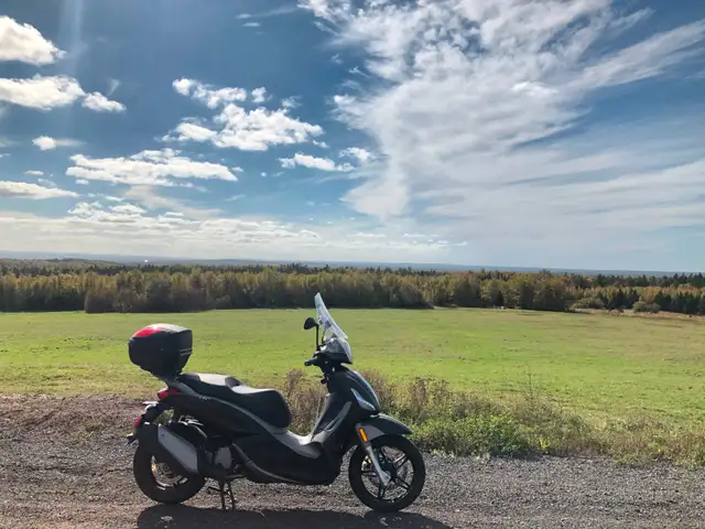 2016 PIAGGIO BV-350 MAXI SCOOTER in Scooters & Pocket Bikes in Moncton - Image 7