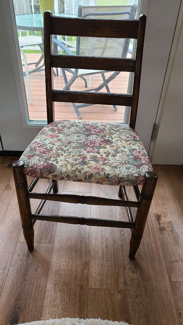 Antique Floral dining chair | Chairs & Recliners | Brantford | Kijiji