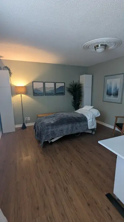 Ideal for a healthcare provider (PT, RMT, osteo, chiro, acupuncturist etc) who is looking for a full...