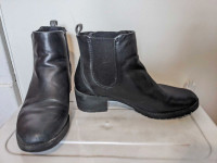 Size 8 1/2 Black Leather Chelsea Boot